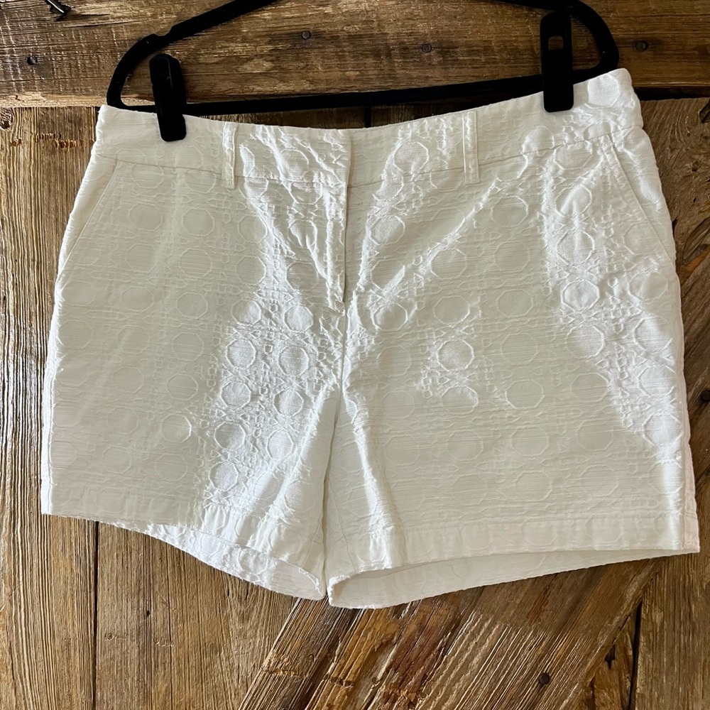 Vineyard Vines white shorts size 14